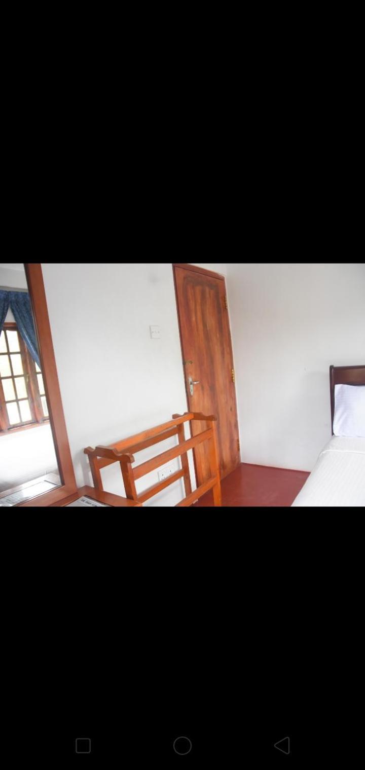 The Train View Bed and Breakfast Nuwara Eliya Exterior foto